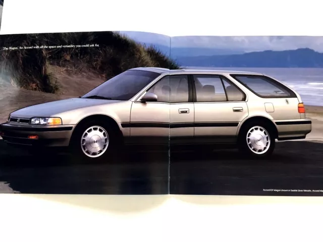 1993 Honda Accord 28-page Original Car Sales Brochure Catalog - Sedan Wagon 3