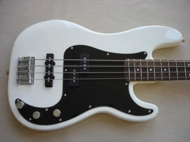 E Bass  Fender Squier Precision Bass