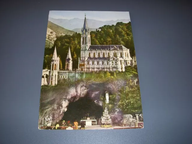 CP CARTE POSTALE HAUTES PYRENEES LOURDES BASILIQUE et GROTTE - Ecrite en 1965