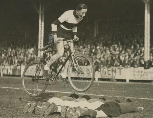 Tirage Argentique Vintage – Départ De Paris-Roubaix, Cyclisme, Circa 1968, Format 13x18 Cm