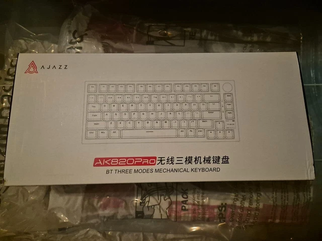 Tastiera Meccanica AJAZZ AKC087 A 87 Tasti TKL, Tri-mode (BT5.0, 2.4GHz, USB-C). Base In Metallo Multistrato, Keycaps PBT Retro, Hot-swappable, Batteria 2000mAh, RGB Ricaricabile.