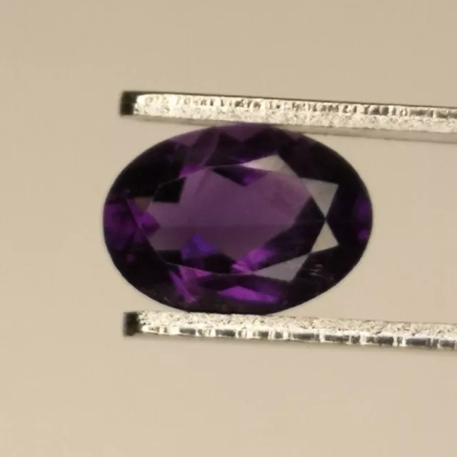 Améthyste Naturelle 0,72 carat du Uruguay  | Ovale SI  | 6,9 x 4,9 x 3,2 mm