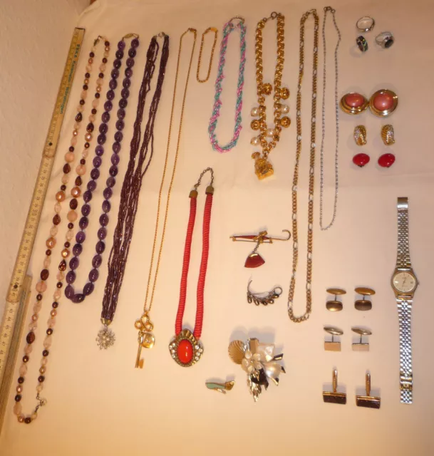 39 Teile Großes Konvolut Modeschmuck Halsketten Armbänder Ohrring Ringe Broschen