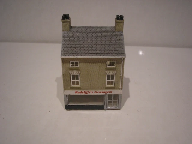 N Gauge Hornby Lyddle End Radcliffs Newsagent Shop Building Lot 2 .