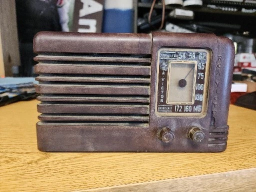1940s RCA VICTOR TUBE RADIO Vintage