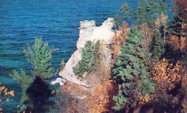 "Miners Castle" Pictured Rocks Munising Michigan Vintage Chrome Post Card