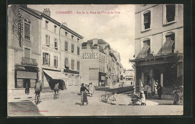 CPA Commercy, Bas de la Place de l´Hotel-de-Ville