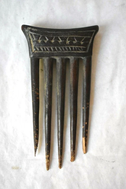 peigne bois noir sculpté africain XX ème curiosités déco