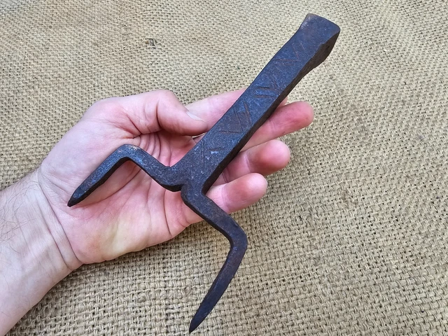 Hache Ancienne En Fer Forgé à La Main, Outil De Coupe Vintage Rustique - Collection Inde
