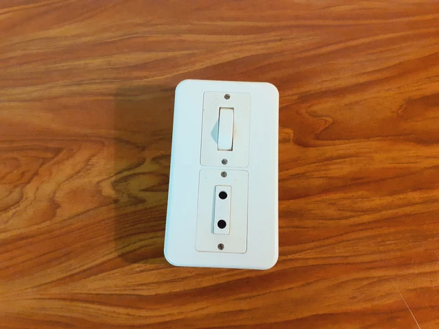 Interrupteur Simple Allumage Legrand Chambord - Appareillage électrique D'occasion, Fonctionnel