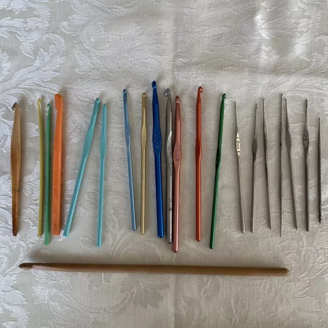 Vintage Lot of 21 Crochet Hooks Boye, Bates, De Lux, Gem - Metal Wood Plastic Vintage Lot of 21 Crochet Hooks Boye, Bates, De Lux, Gem - Metal Wood Plastic