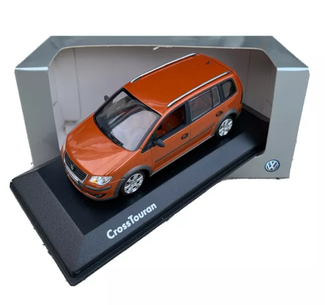 Volkswagen Cross Touran - 1/43 scale - VW Minichamps modelcar