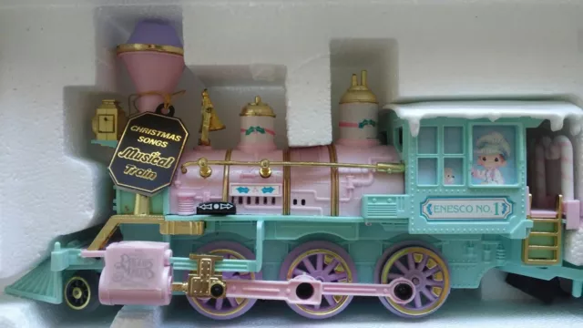 GIRLS PRECIOUS MOMENTS Christmas Holiday Train Set Sugar Town