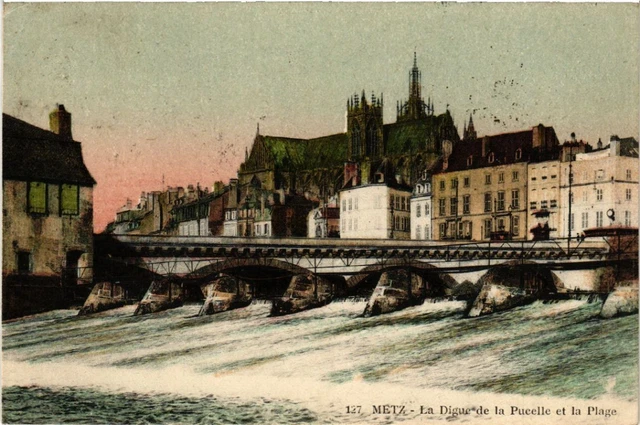 CPA AK METZ La Digue de la Pucelle et la Plage (454970)