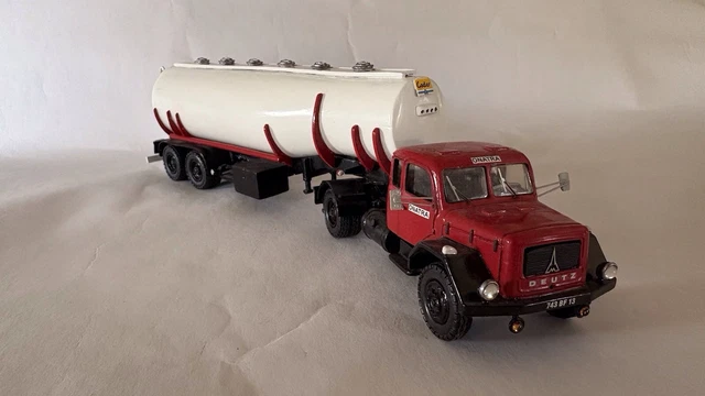 Camion-citerne Dinky Unic ZU 121 Izoard 1954 Mobilgas - Résine 1:50 - Collection