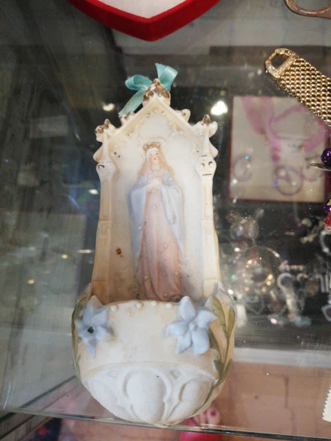 Acquasantiera con Madonnina antica