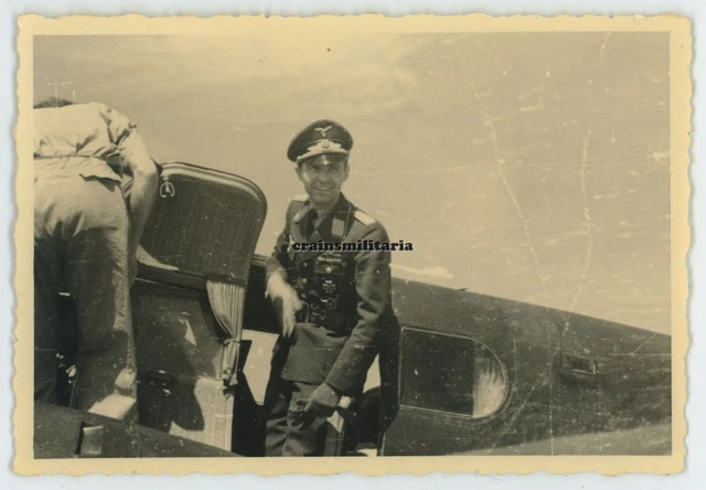 ORIG. FOTO PILOT Offizier m. Flugzeug am Flugplatz CATANIA Sizilien