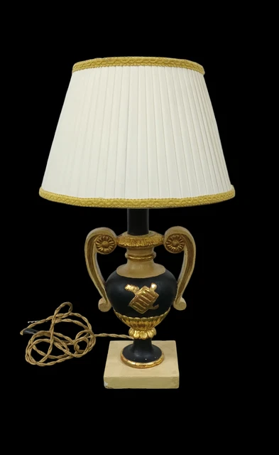 antica lampada legno