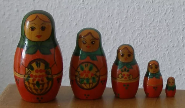 Echte russische Babuschka. Matrjoschka. Matroschka! 5 Puppen! ALT & SCHÖN!