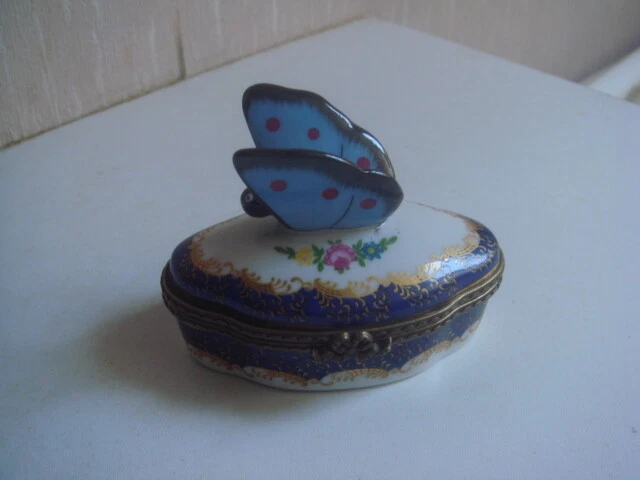 Petite Boite à Pilules en porcelaine de Limoges