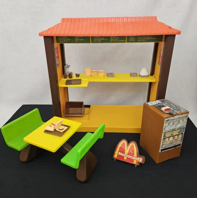 1982 BARBIE LOVES McDonalds Playset Table Seats Food Trays Register Hat