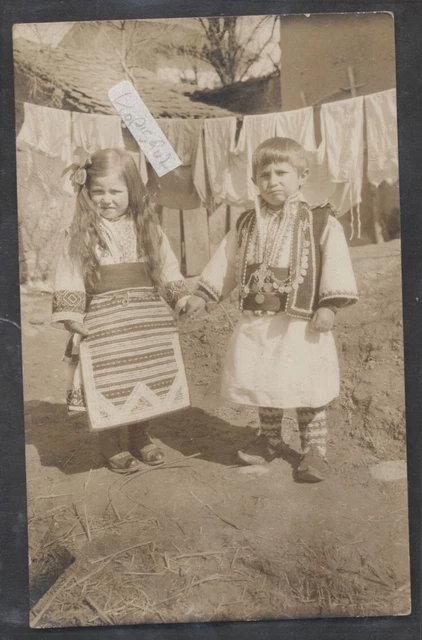 Balkan  Mazedonien  ,  2  Kinder in Trachten   ,     alte  Fotokarte gest. 1918