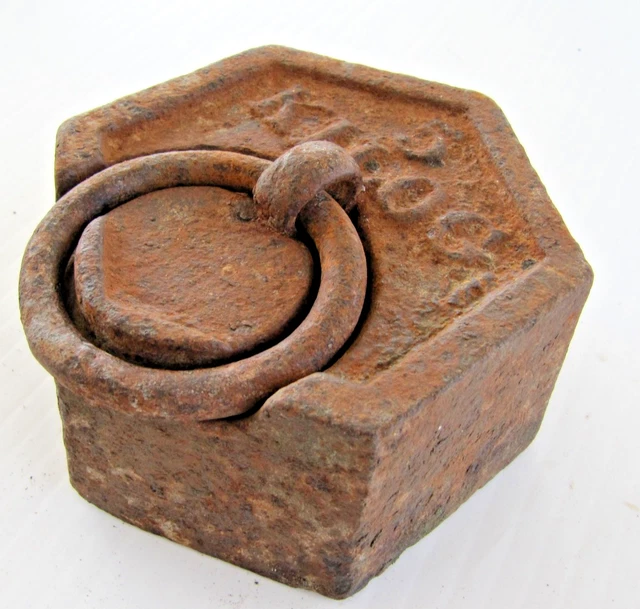 Série De 6 Poids Hexagonaux Anciens En Fonte Pour Balance - Fabrication France