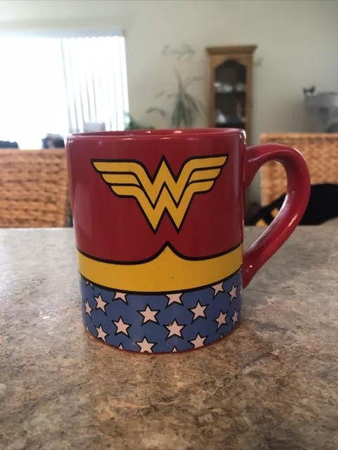 WONDER WOMAN 14 oz. Coffee Tea Mug Cup DC Comics Gold Red Blue