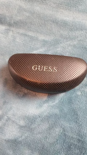 Auténtico estuche rígido grande para gafas de sol GUESS negro