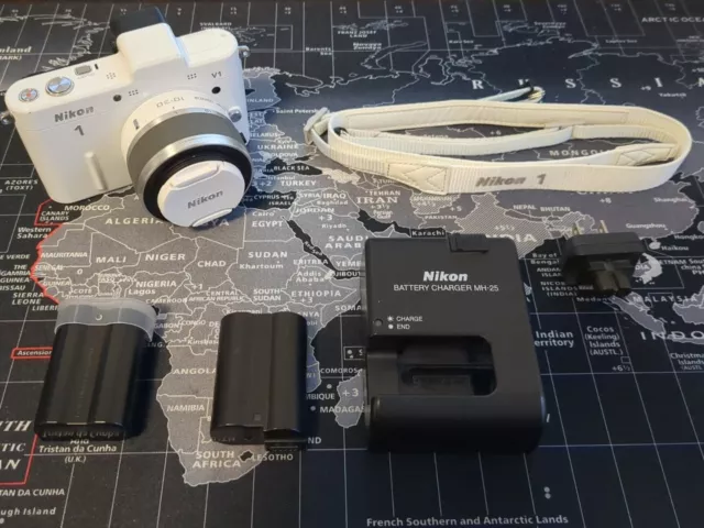 FAULTY Nikon 1 V1 Mirrorless Camera 10.1MP White with 10-30 Lens