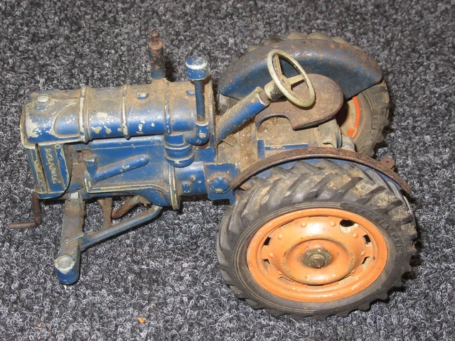 Malcs Models 1/16 Scale Fordson E27N Tractor. Near Mint in box