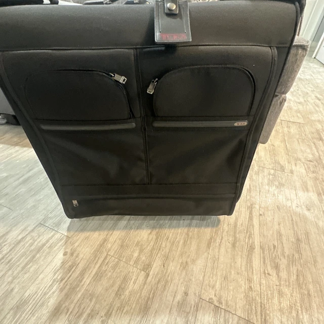 Tumi 22032D4 Alpha 24" Extended Stay 2 Wheeled Garment Bag Suitcase Black Read!!