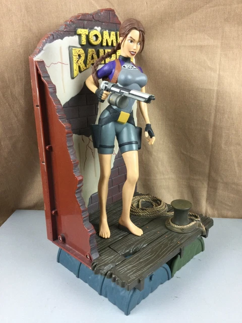 FIGURINE LARA CROFT Tomb Raider en tenue de plongée Harpon à La Main Eidos 1999 EUR 50,00 - FR