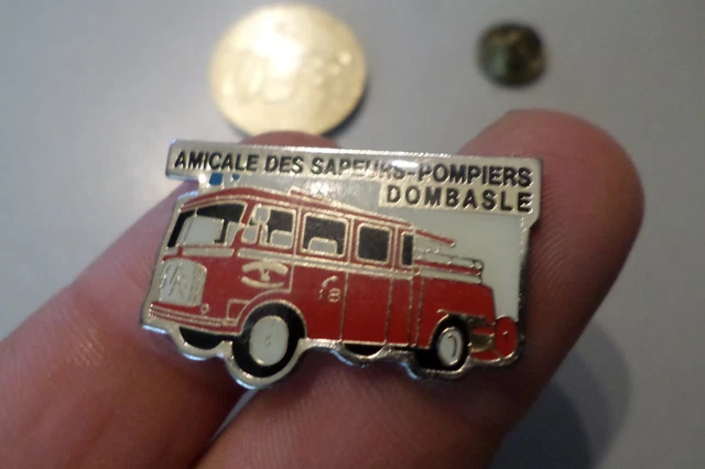 VULLI CAMION POMPIERS PIN PON +3 PERSONNAGES VINTAGE 1976