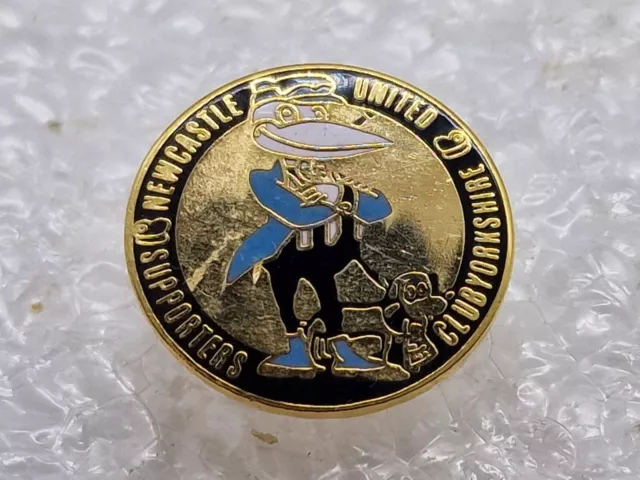 Rare Newcastle United FC  Supporters Club Yorkshire SC Football Club pin badge