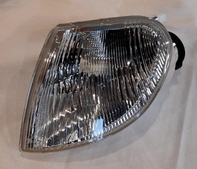 TYC 18-3342-93-2 – Clignotant Avant Gauche Compatible Peugeot 405 I & II Berline / Break