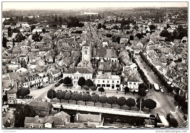 58 COSNE SUR LOIRE - bld de la republique -- hotel de ville ---