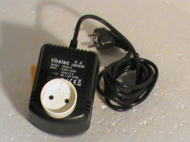 transfo:convertisseur TIBELEC MODEL 208810/ IMPUT 230V VERS 110 V