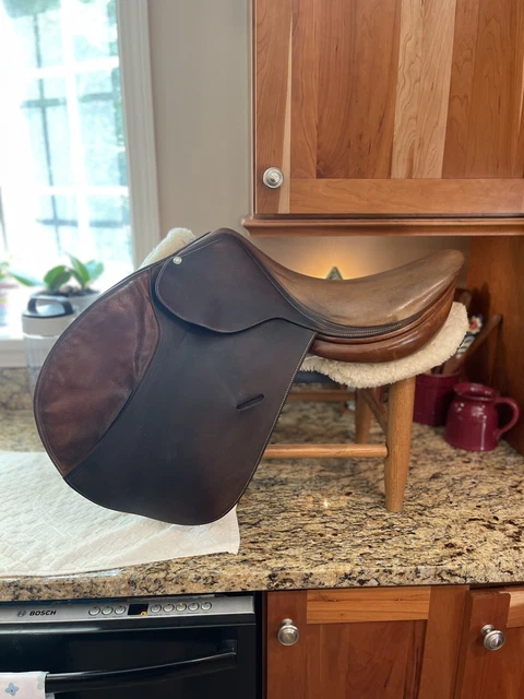 2002 Butet Close Contact Saddle 17” 2002 Butet Close Contact Saddle 17”