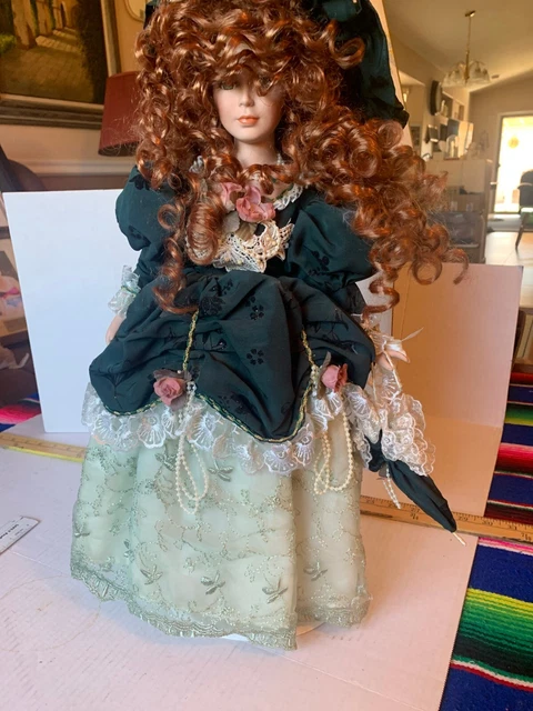 Duck House Heirloom Porcelain Doll Green Victorian Princess ~ W/Stand 0604/15000