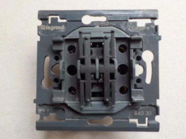 881242_8
