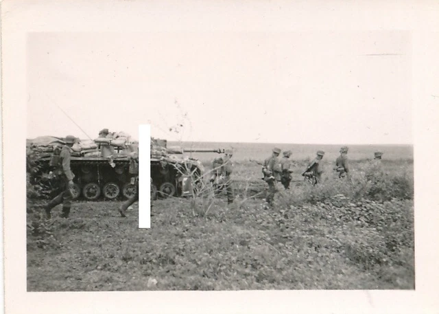 RUSSLAND PANZER STUG III Langrohr geht mit Infanterie vor WK II EUR 29 ...