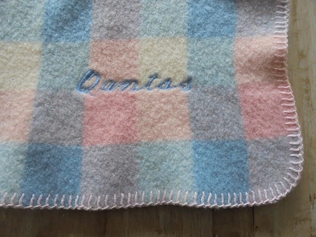 Vintage Qantas Airline Woollen Blanket, size l.0 x o.75 m, Ex. Cond. Vintage Qantas Airline Woollen Blanket, size l.0 x o.75 m, Ex. Cond.