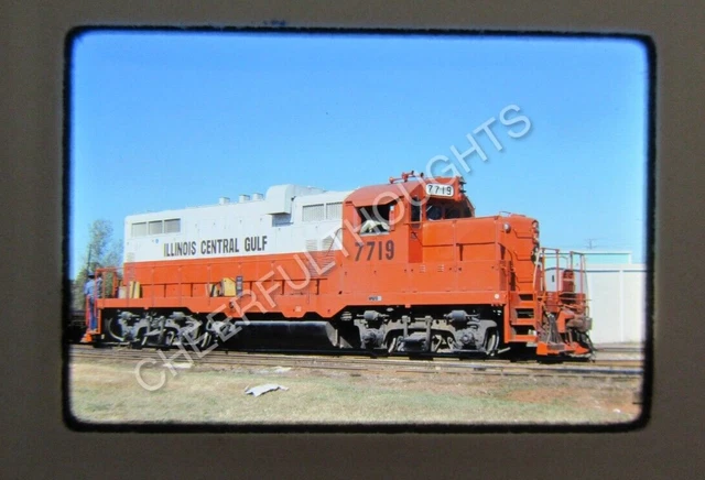 Original  '75 Kodachrome Slide ICG Illinois Central Gulf 7719 GP8 Monroe   37P46