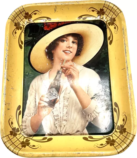 Coca Cola, Vassoio Portabibite 1977 Figura Femminile Calendario 1913  35x28