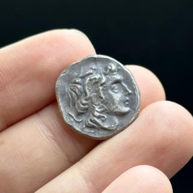 Very old Ancient Greek king silver coin in good condition e