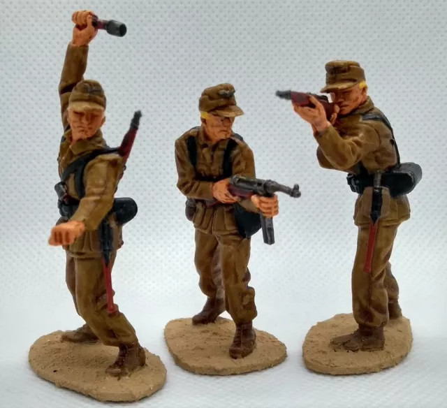 Airfix 1/32 Scale 3x German Afrika Korps Painted With Textured Sand Base AK002