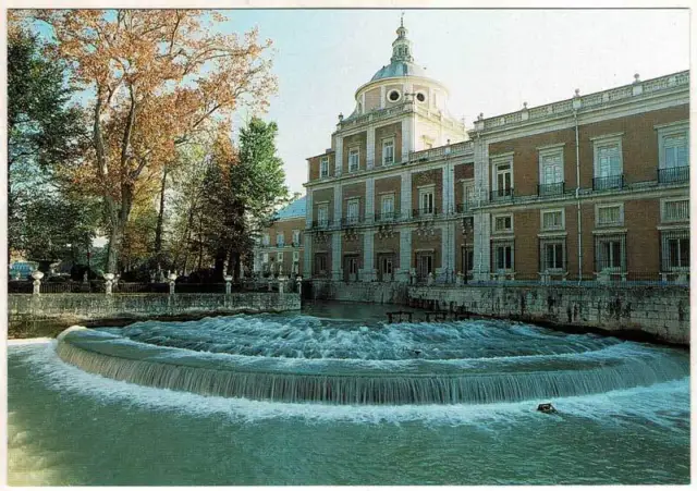 Postal Madrid. Aranjuez. Palacio Real. Fachada norte sobre el Jardín de la Isla