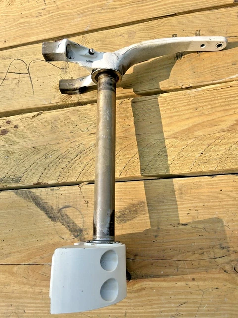 0392518 Steering 327051 Mount 392518 0327051 Johnson Evinrude Arm Lower
