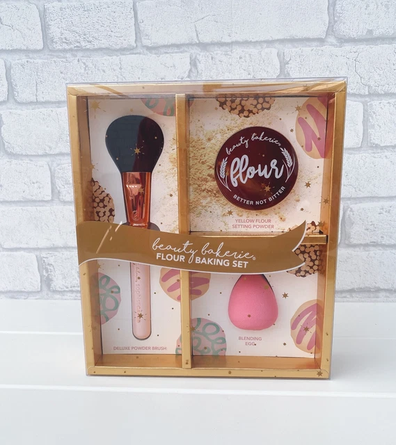 ¡Nuevo En Caja Juego De Hornear Harina ""Bakerie De Belleza"" (Polvo, Cepillo Y Esponja De Mezcla)!